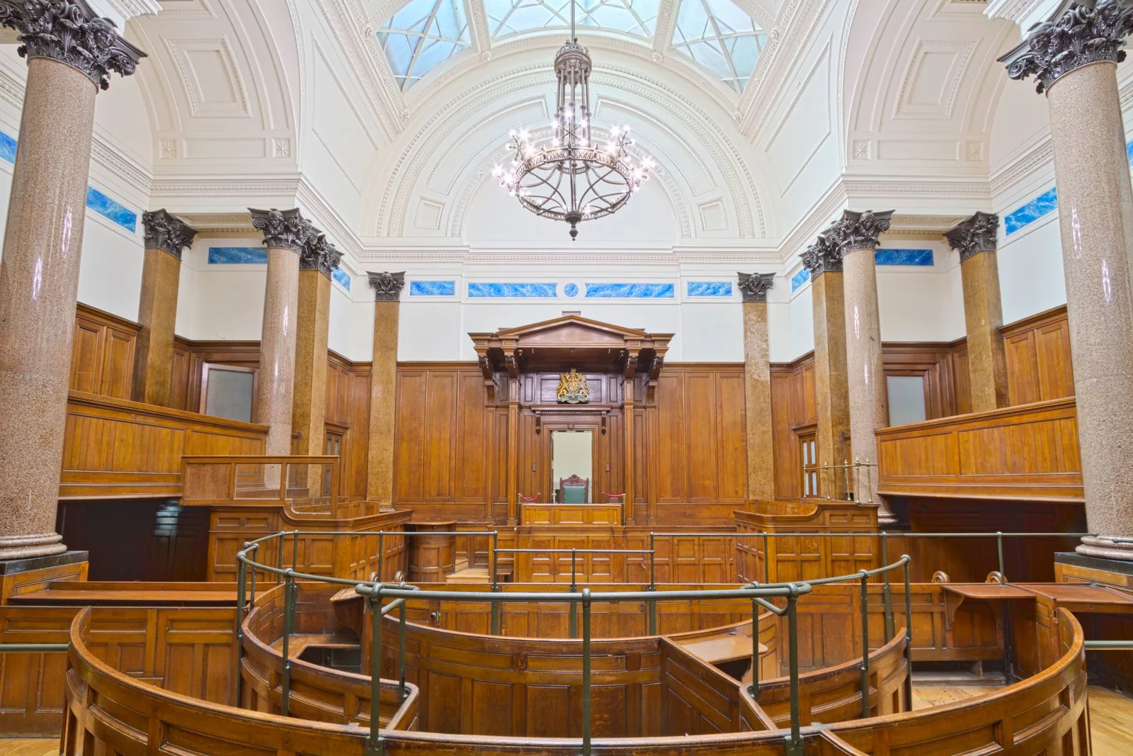 Criminal proceedings expert witness — Courtroom benches awaiting a hearing