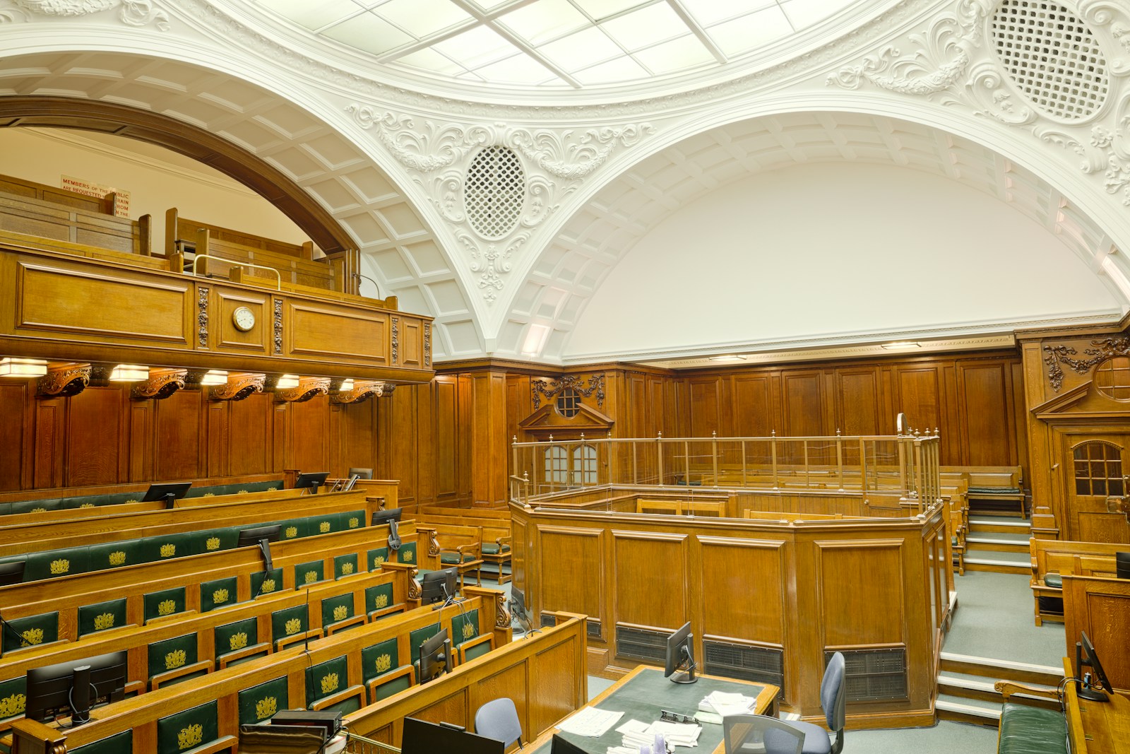 Part 35 questions — The interior of a UK court, where expert evidence is tested