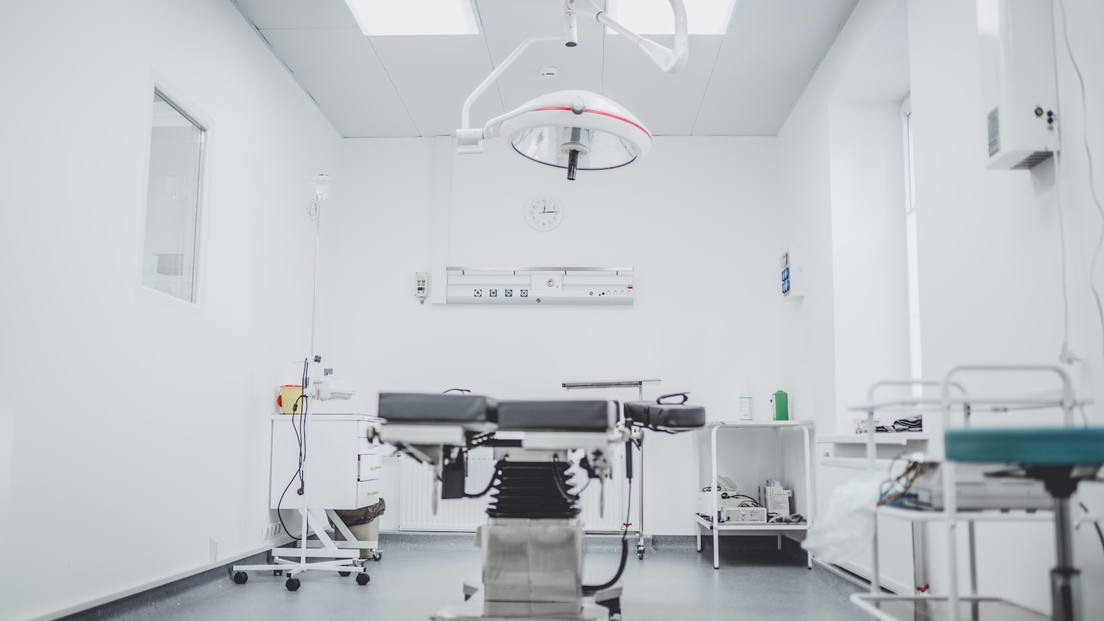 Surgical expert witness — Modern operating theatre prepared for surgery