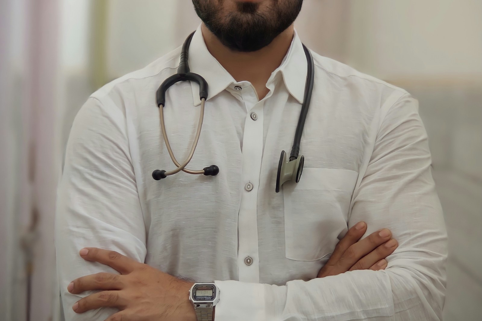 Medical expert witness listing — A clinician in practice, the setting most listed practitioners work in alongside their medico-legal instructions