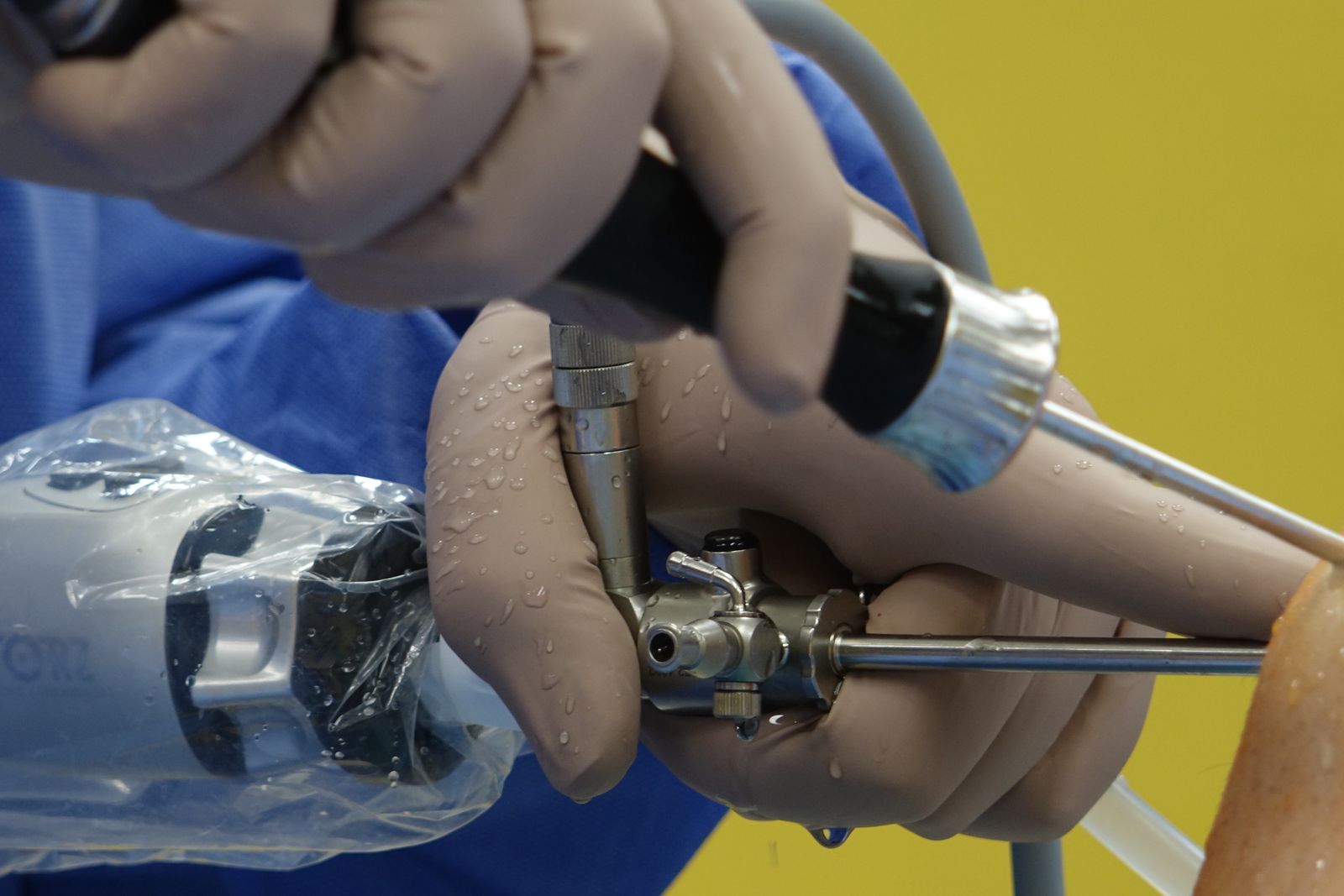 Surgeon performing arthroscopic knee surgery, the practice knee surgery expert witnesses examine