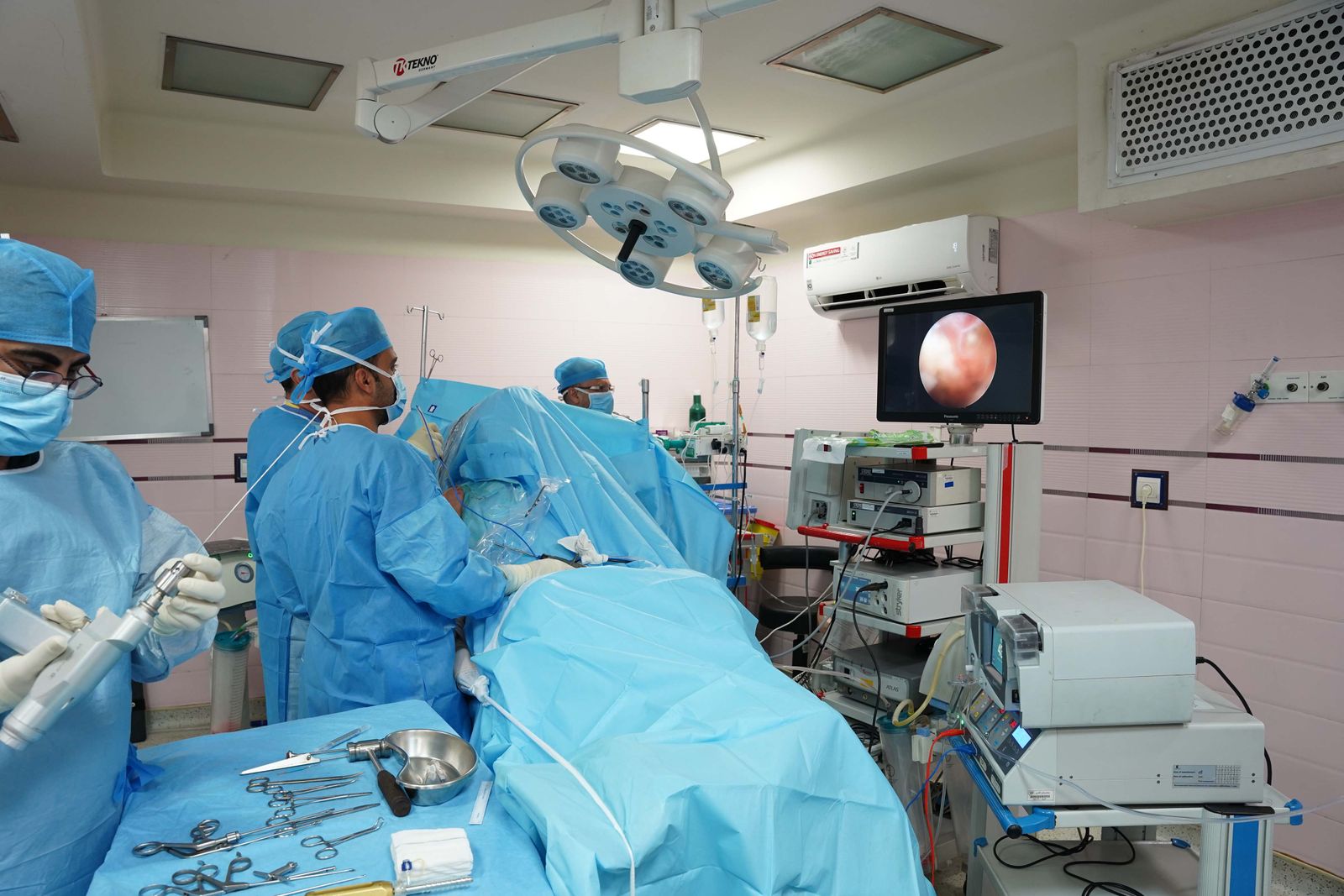 Laparoscopic operating theatre with instrument stack and monitor, the practice laparoscopic surgery expert witnesses assess