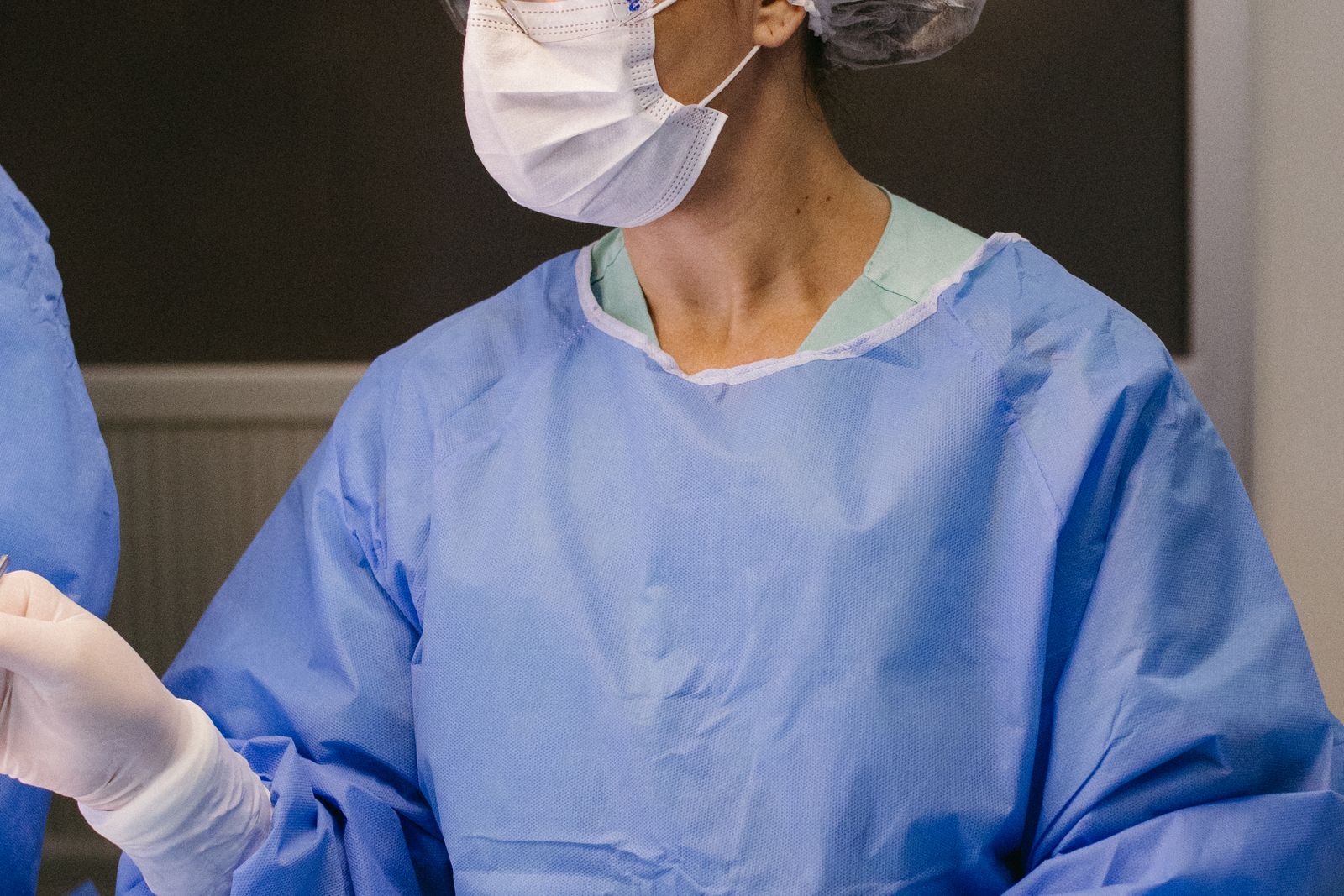 Scrubbed theatre practitioner gowned and gloved, the practice perioperative expert witnesses describe